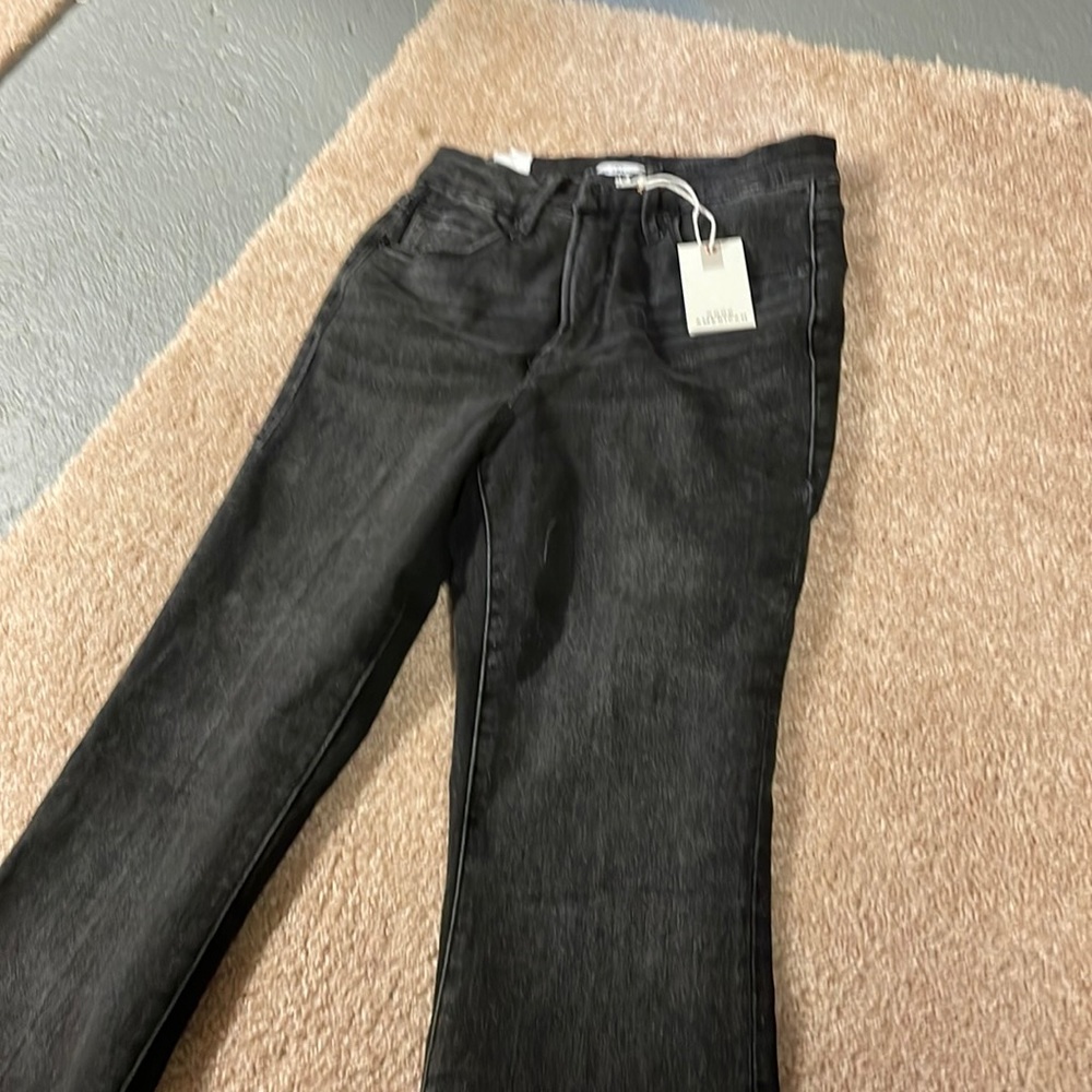 Good American bootcut fit, hi rise, gap proof waist band, size 4/27, inseam 28